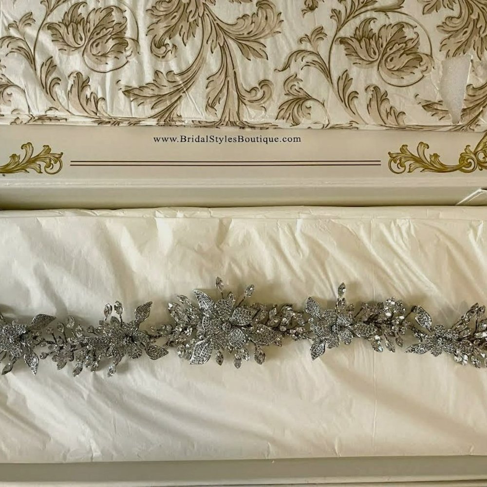 ALLSTONE/SILVER- CLEAR FLOWERS (Bridal Headpiece)